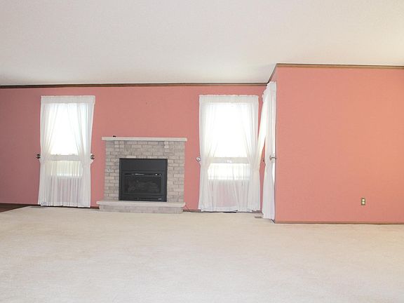 3rd image of 542 Graham St SW