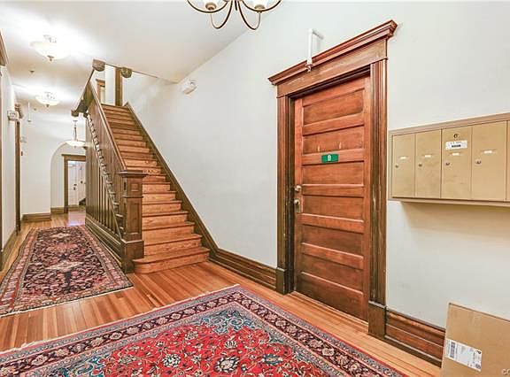 4th image of 207 W 26th St #B