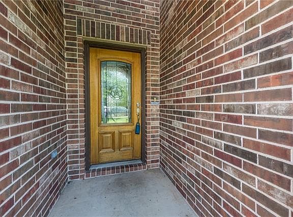 4th image of 523 Apricot Dr