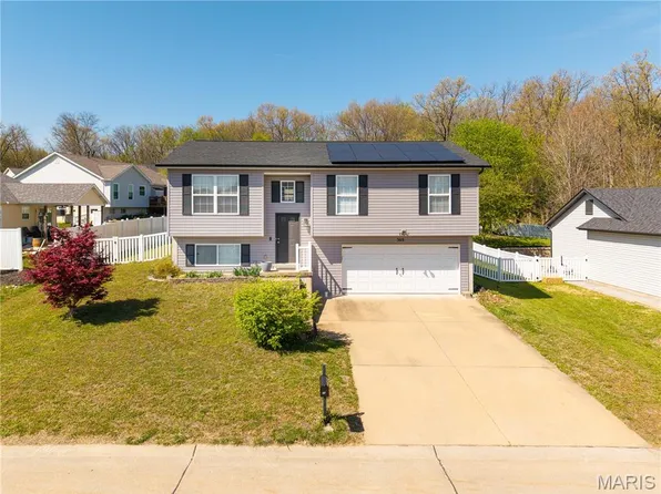 303 Silica Dr, Festus, MO 63028