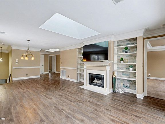 2nd image of 3715 Hurstbourne Ridge Blvd