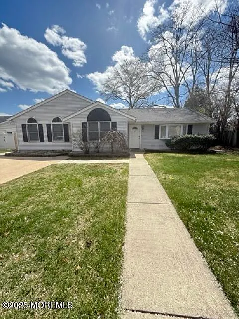 3 bed, 1.5 bath, 1872 sqft, $4,000 — Photo 1