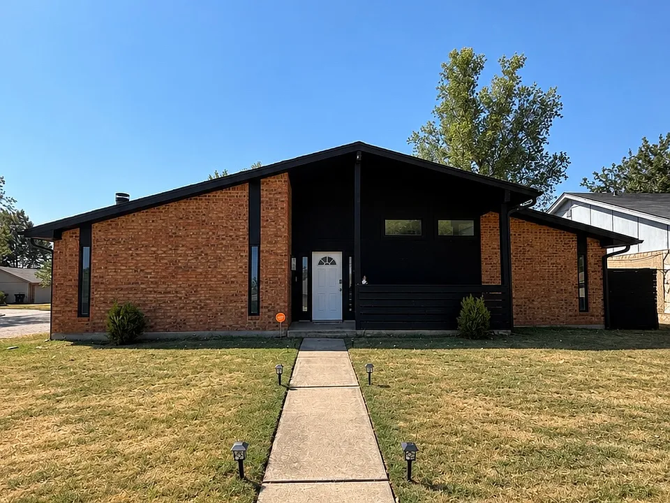 8200 NW 86th St