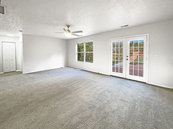 3rd image of 2852 Creekbend Dr