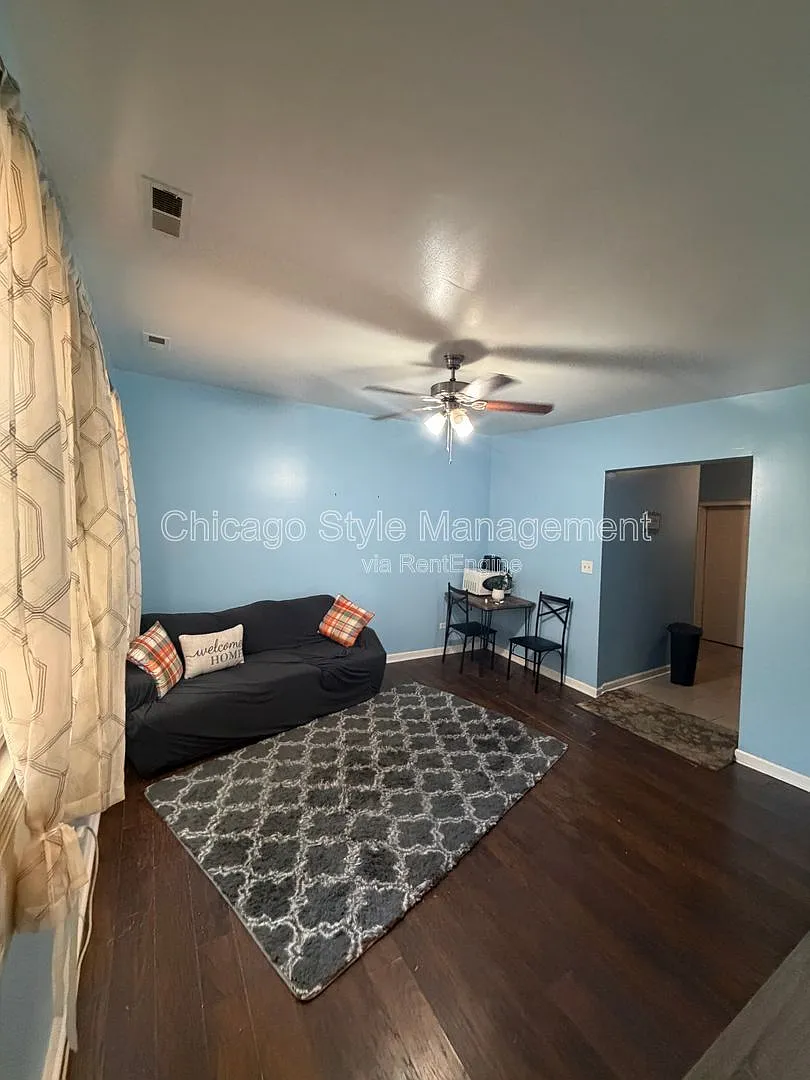 2 bed, 1.0 bath, $1,295 — Photo 2