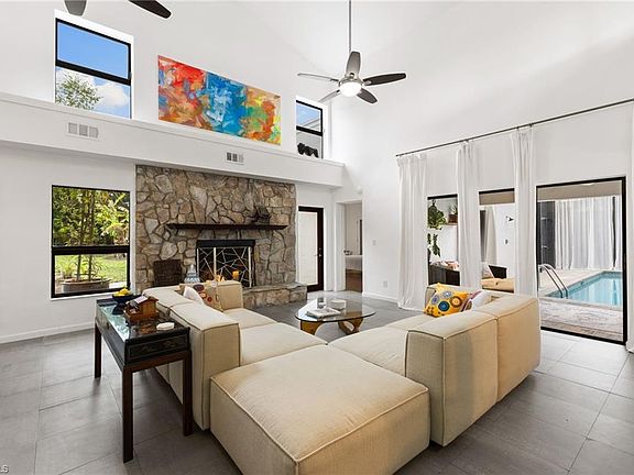 4th image of 5668 Jerez CT
