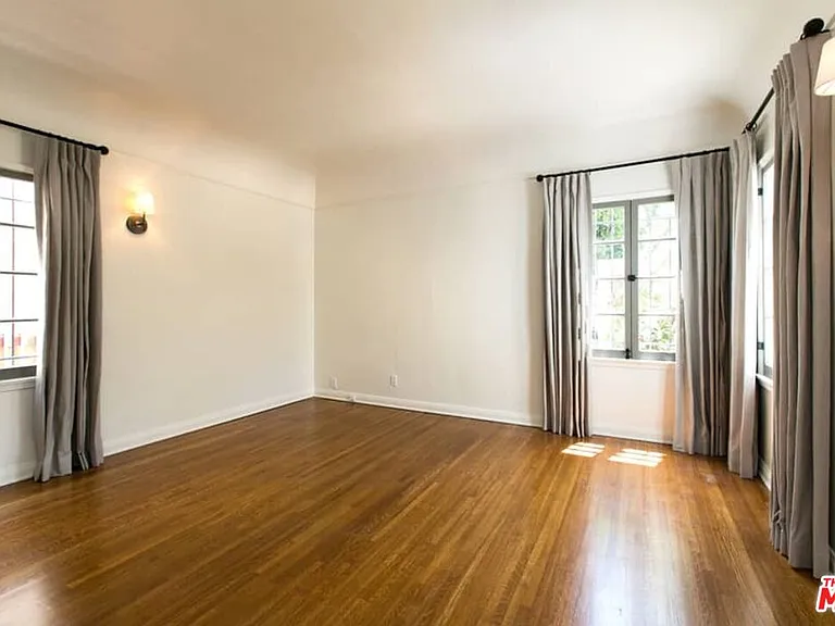 1136 S Hayworth Ave — Photo 17
