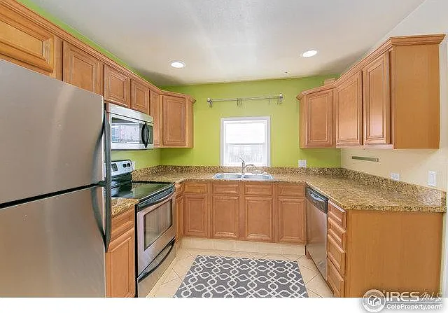 2579 Gray St — Photo 3