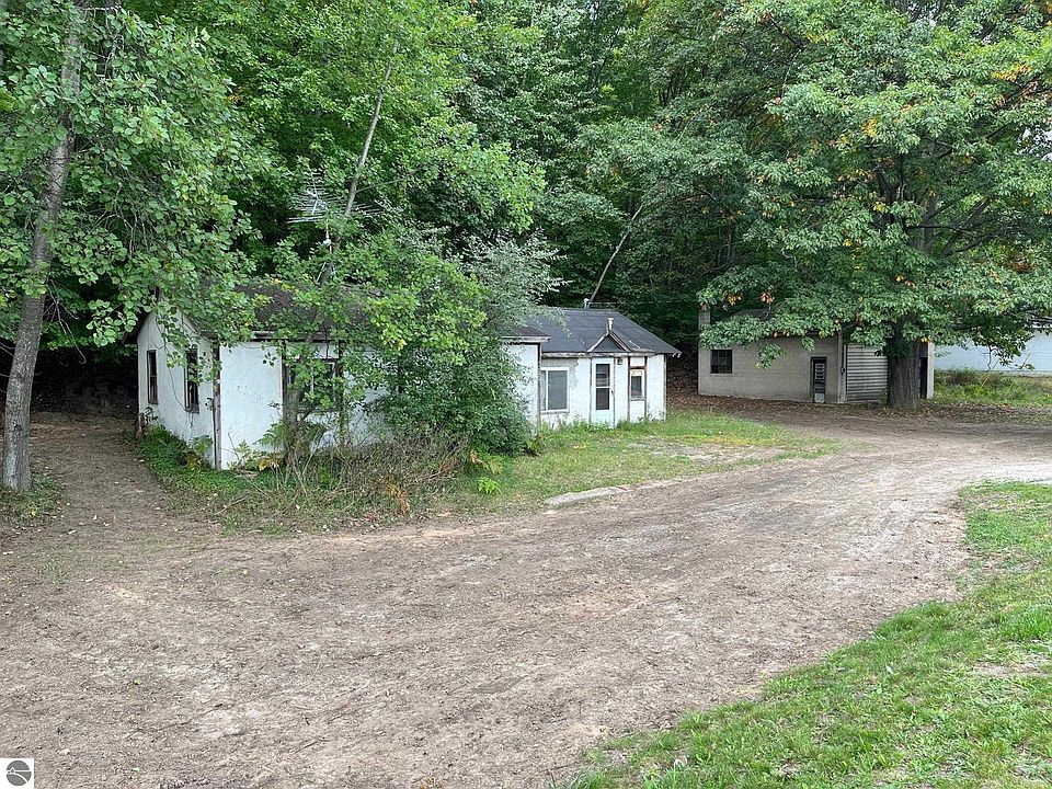 4202 Holiday Rd, Traverse City, MI 49686 Zillow