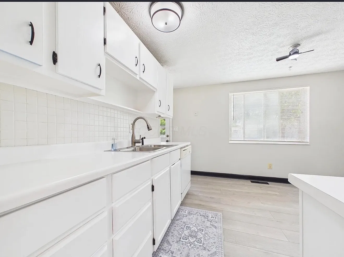 1 bed, 896 sqft, $1,000 — Photo 1
