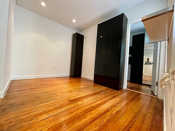 5th image of 191 Grand St APT 7