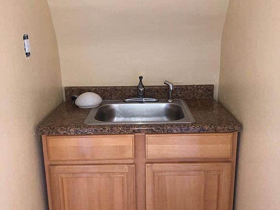 5th image of 120 Littleton Ave APT 3