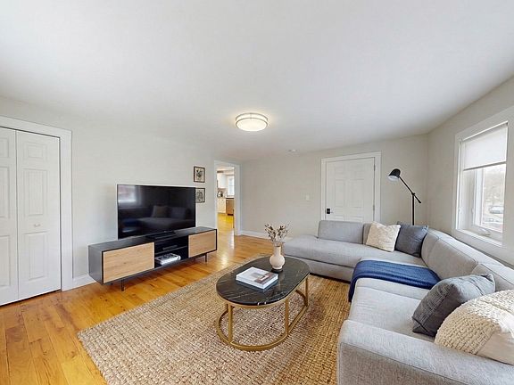 5th image of 167 Boylston St #1