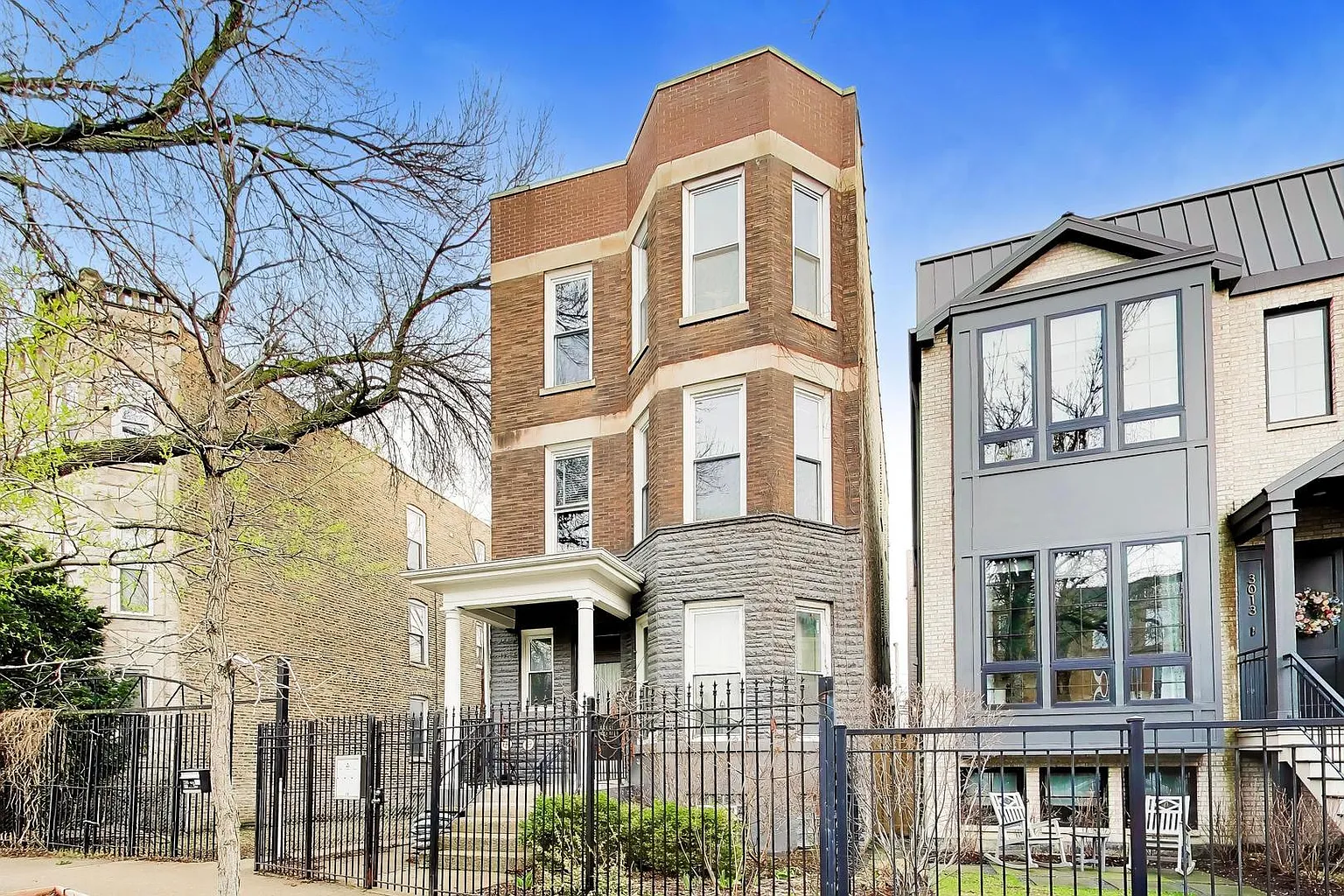 3009 W Belden Ave photo 1