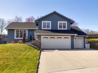 9098 Carpenter Circle Dr, Clive, IA 50325