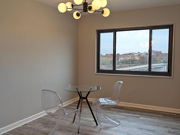 5th image of 1300 S Arlington Ridge Rd APT 702