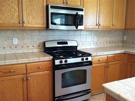 2nd image of 260 Oriole Ln