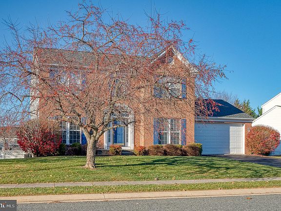 2nd image of 1105 Thebes Dr