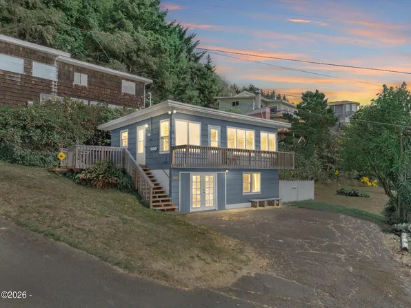 1938 NE 71st St, Lincoln City, OR 97367