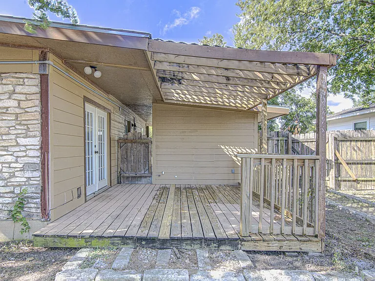 1410 Kamar Dr — Photo 17