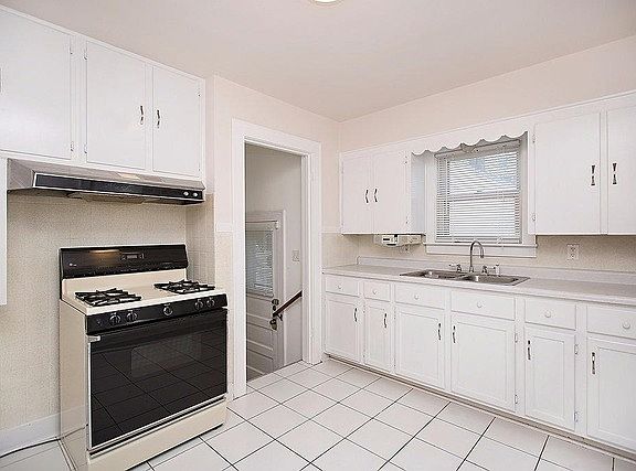 4th image of 3439 Jewett Ave