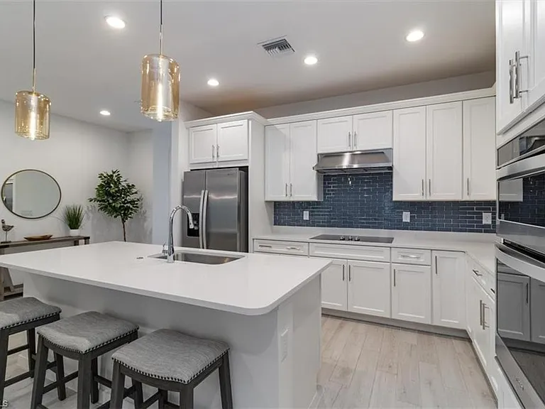 13021 Pembroke Dr — Photo 10