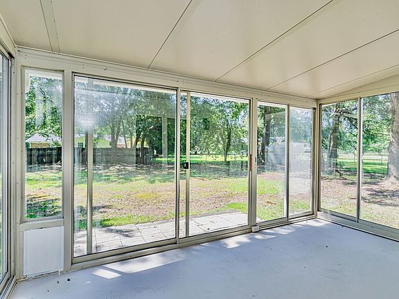 3rd image of 200 Lanewood Dr