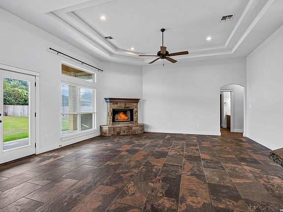 5th image of 1633 CAMDEN LN