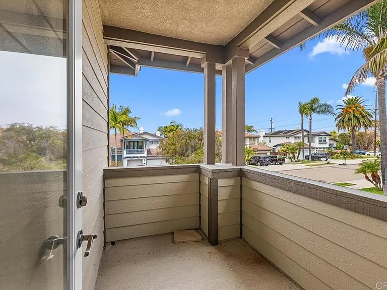 219 Pacific View Ln — Photo 34