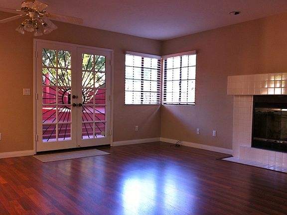 3rd image of 2542 Brown Dr