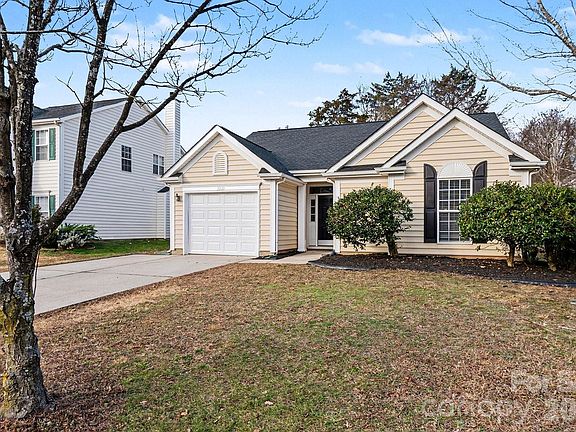 2nd image of 3923 Cedar Hill Dr
