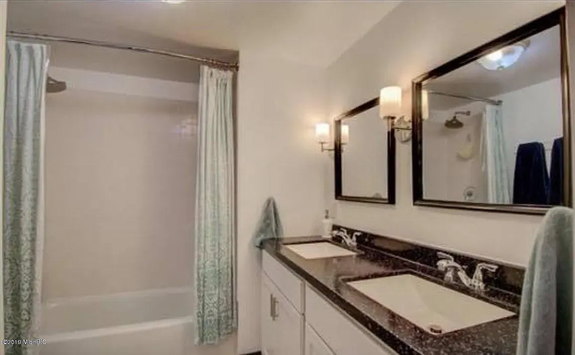 4 bed, 2050 sqft, $615 — Photo 1