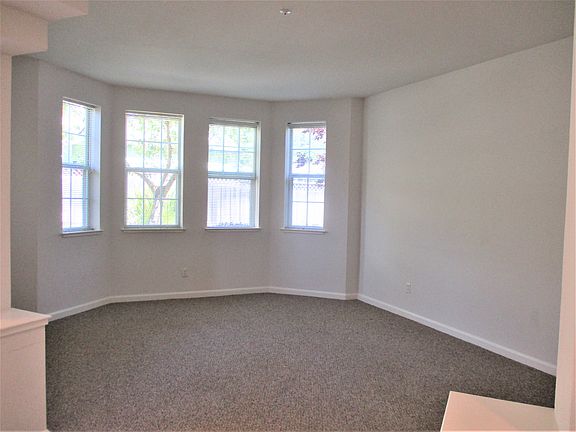 4th image of 315 Village Cir