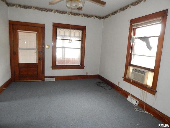 2nd image of 3136 9 1/2th St