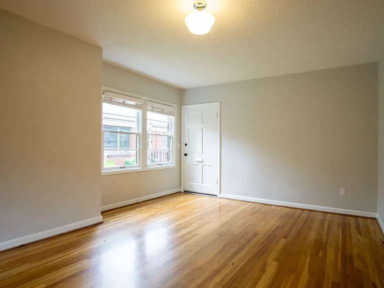 1952 NW Lovejoy St #3 — Photo 5