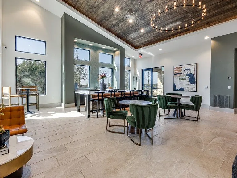 Aura High Pointe — Photo 25