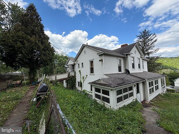 2nd image of 215 Hammond St