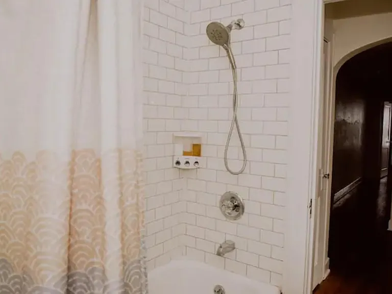 4248 N College Ave — Photo 24