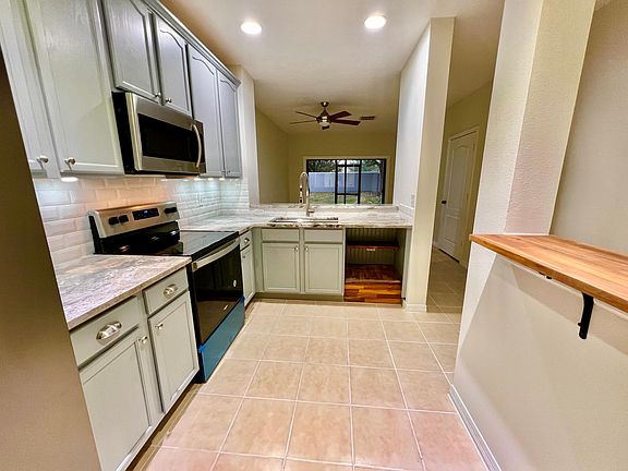 3rd image of 9333 Jasmine Flower Ln