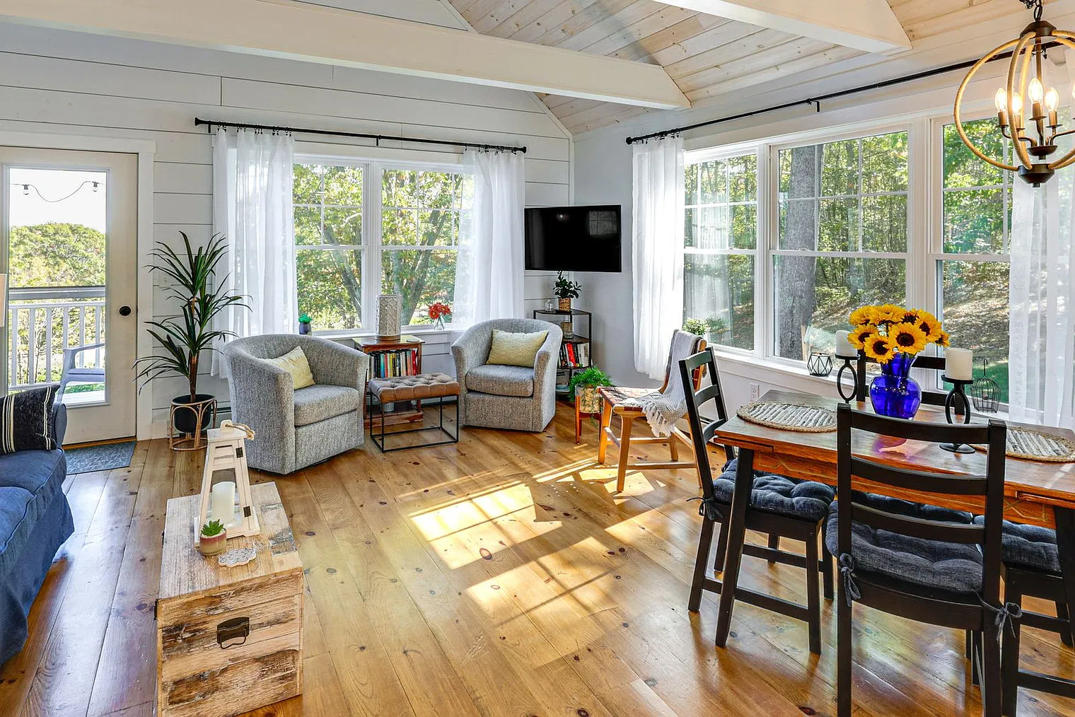 2 bed, 2.0 bath, 1496 sqft, $2,795 — Photo 1