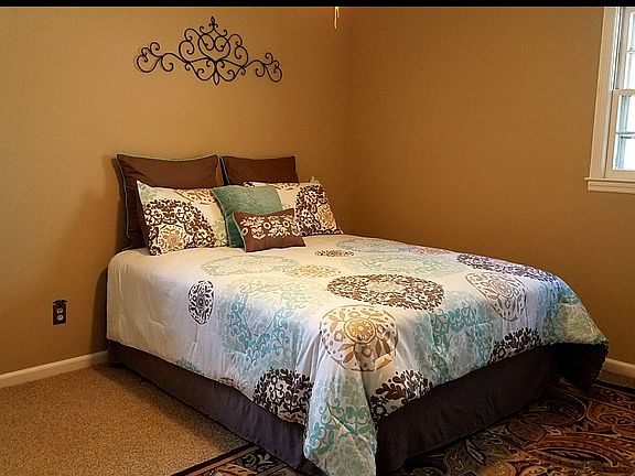 3rd image of 3100 Oakton Way SW