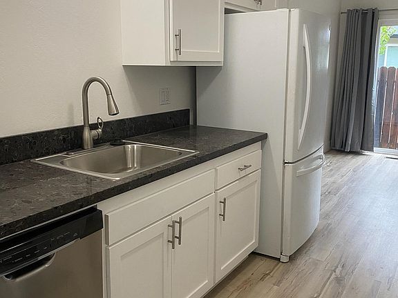 3rd image of 517 Joaquin Dr