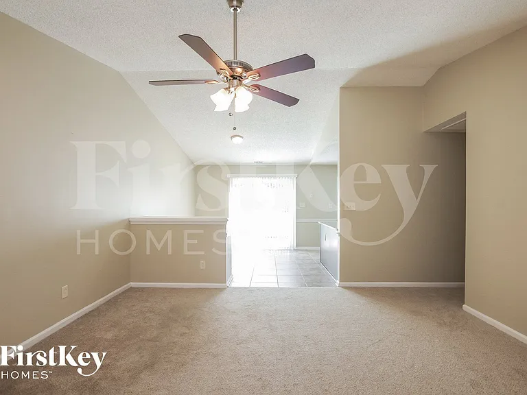 3204 Faircroft Way — Photo 3