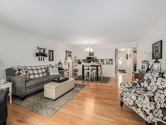 3rd image of 3431 Brookview Ct
