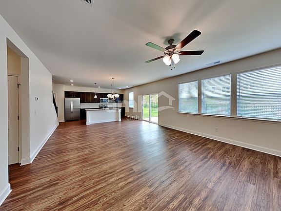 4th image of 597 Slew Dr