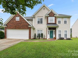 8503 Four Sisters Ln, Charlotte, NC 28215