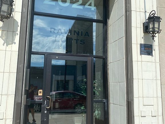 3rd image of 2024 S Wabash Ave APT 606