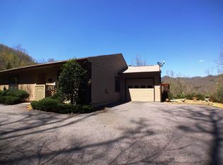 25B Knobby Ln, Franklin, NC 28734