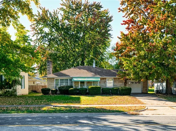 510 S 6th St, Marshall, IL 62441