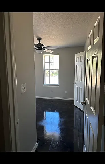 725 E Locust St — Photo 3